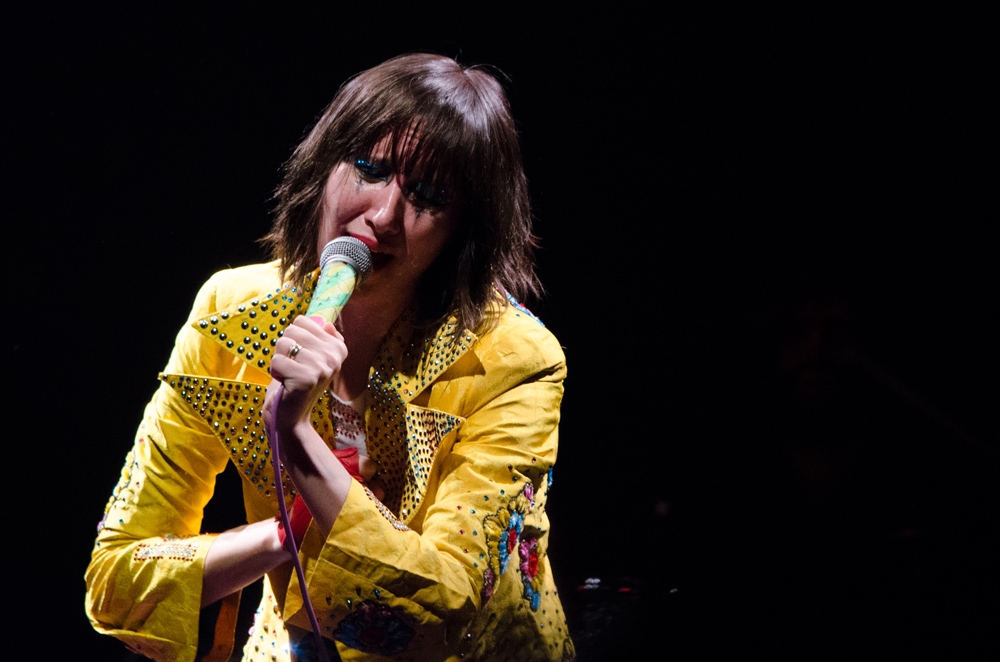 Yeah Yeah Yeahs • Groove
